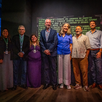Presidente da COP 30 visita exposição do Centro Cultural Banco da Amazônia
