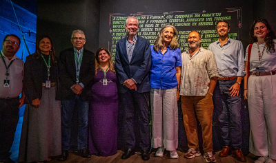 Presidente da COP 30 visita exposição do Centro Cultural Banco da Amazônia