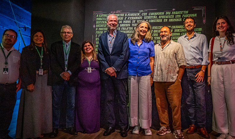 Presidente da COP 30 visita exposição do Centro Cultural Banco da Amazônia