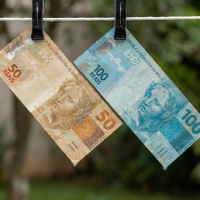 Seu dinheiro molhou? Entenda o que fazer antes de descartar uma cédula danificada