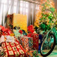 Mais de 100 brinquedos entregues pelos colaboradores do Banco da Amazônia em ação do Papai Noel dos Correios