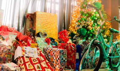 Mais de 100 brinquedos entregues pelos colaboradores do Banco da Amazônia em ação do Papai Noel dos Correios