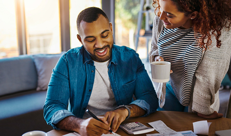 Sair do sufoco ou dar o próximo passo? O microcrédito como a ponte para a sua liberdade financeira
