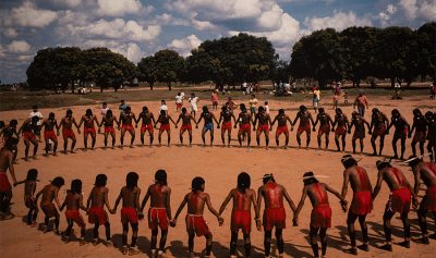 Quem são as etnias retratadas na exposição de Hiromi Nagakura e Ailton Krenak
