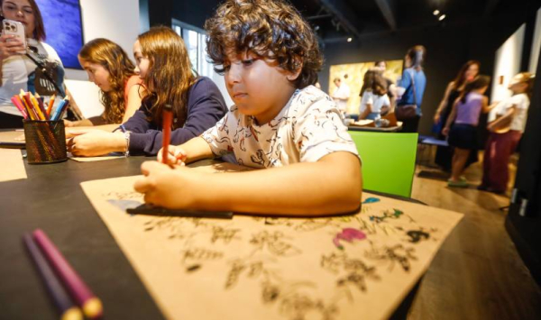 Cores, identidade e infância: oficina no Centro Cultural Banco da Amazônia transforma arte em ferramenta antirracista